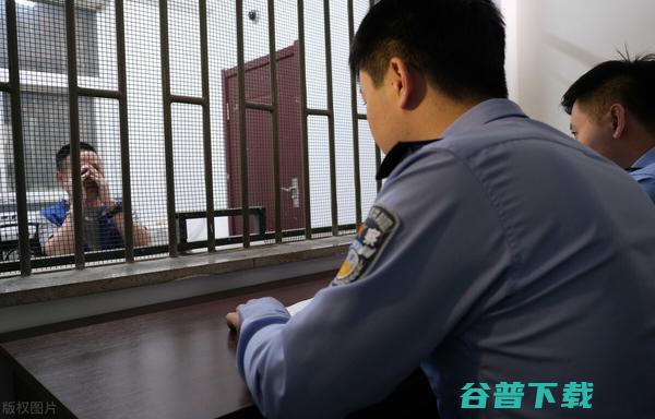 该名警察在案发现场遭遇了什么 内蒙古殉职民警是副所长 (警方正在把这个案件与这个地区的其他犯罪案件联系起来)