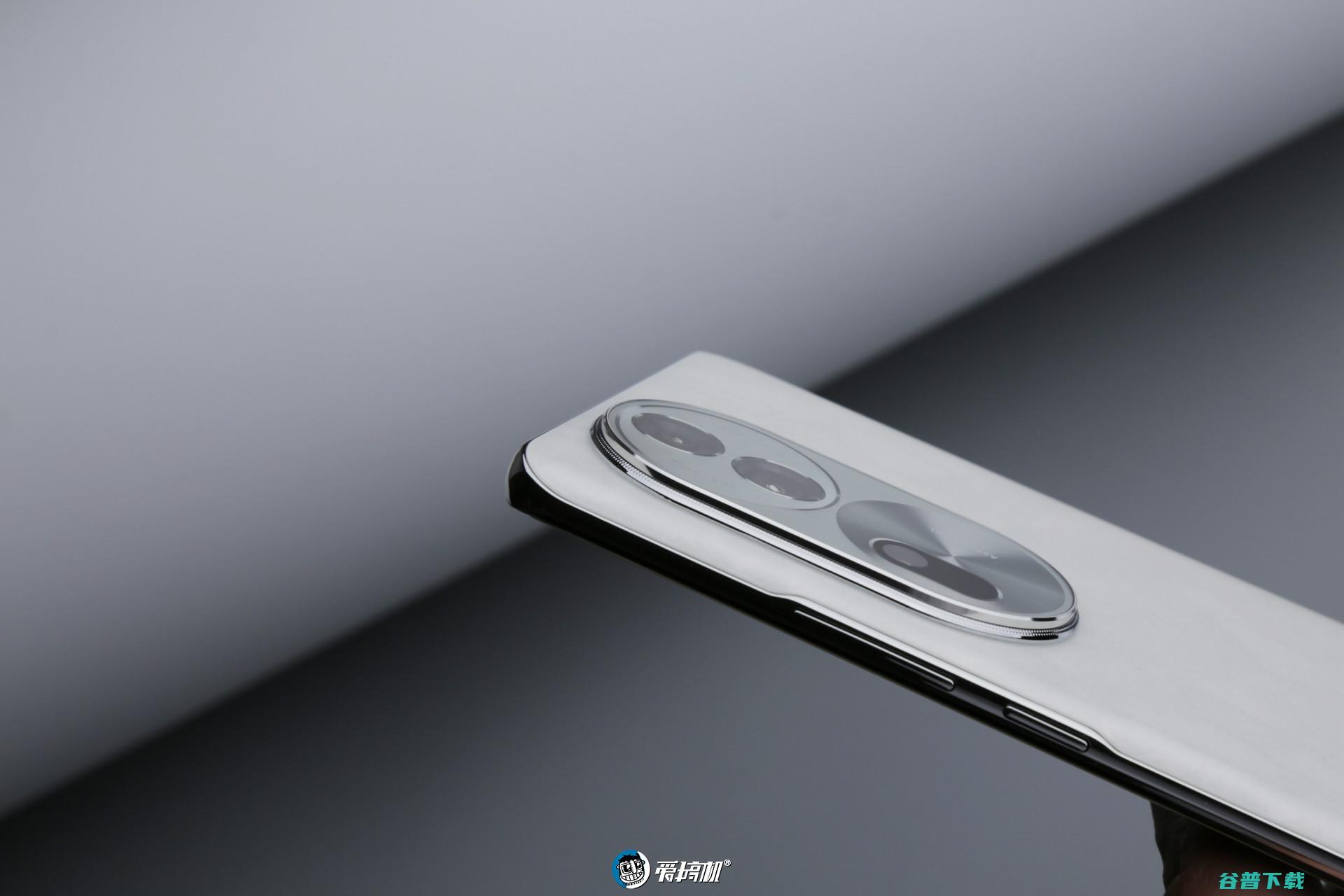 月光宝石，OPPO Reno11图赏：巴黎饰钉+冰羽纹后盖