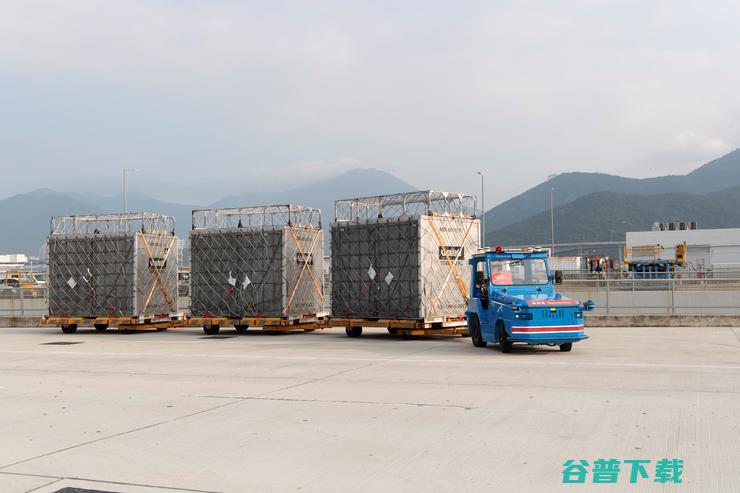 驭势科技助力香港国际落地全球首款无人驾驶巡逻车，展现全场景技术实力