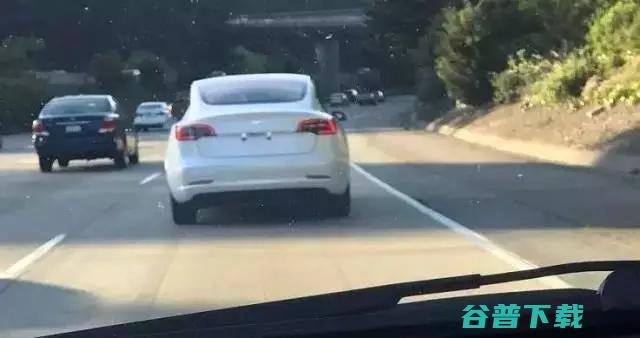 特斯拉 Model 3 最新谍照曝光；天坛公园 