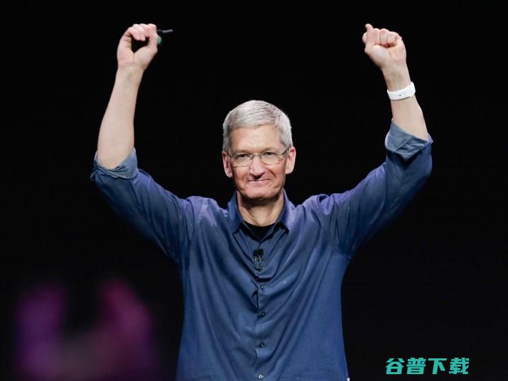 面对苹果的万亿市值，Tim Cook 又怀念起了乔布斯