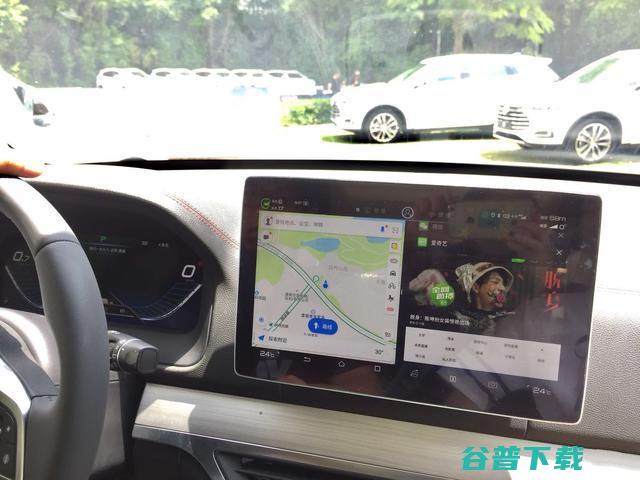 亲测比亚迪 DiLink：海量车机APP、超大旋转屏，车内可丢掉手机了