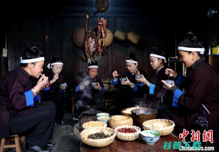 新春走基层油茶飘香年味浓三江新春走基层油