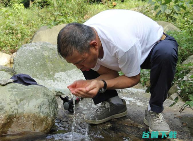 首富钟睒睒不是白手起家 也不是普通家庭 (首富钟睒睒怎么读)